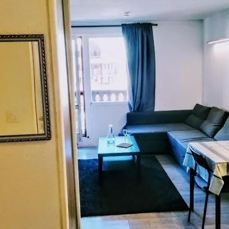 - 4 Pers, 30 M2, 1/0 6 *